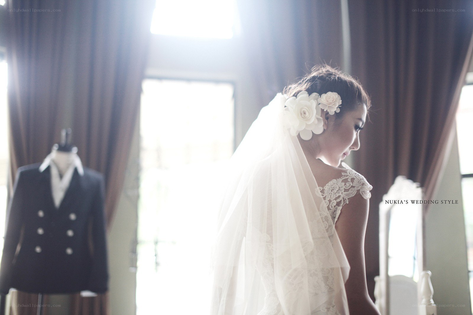 Bride with veil and flowers