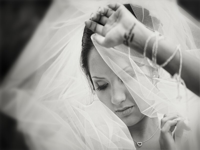 Bride with Veil — Black