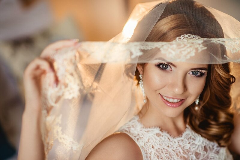 Bride with Veil — White, Warm