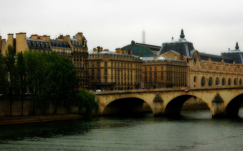 Bridge over River Seine — Gray, Overcast