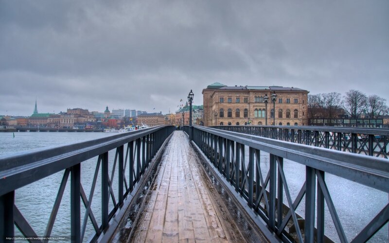 Bridge to Royal Opera House