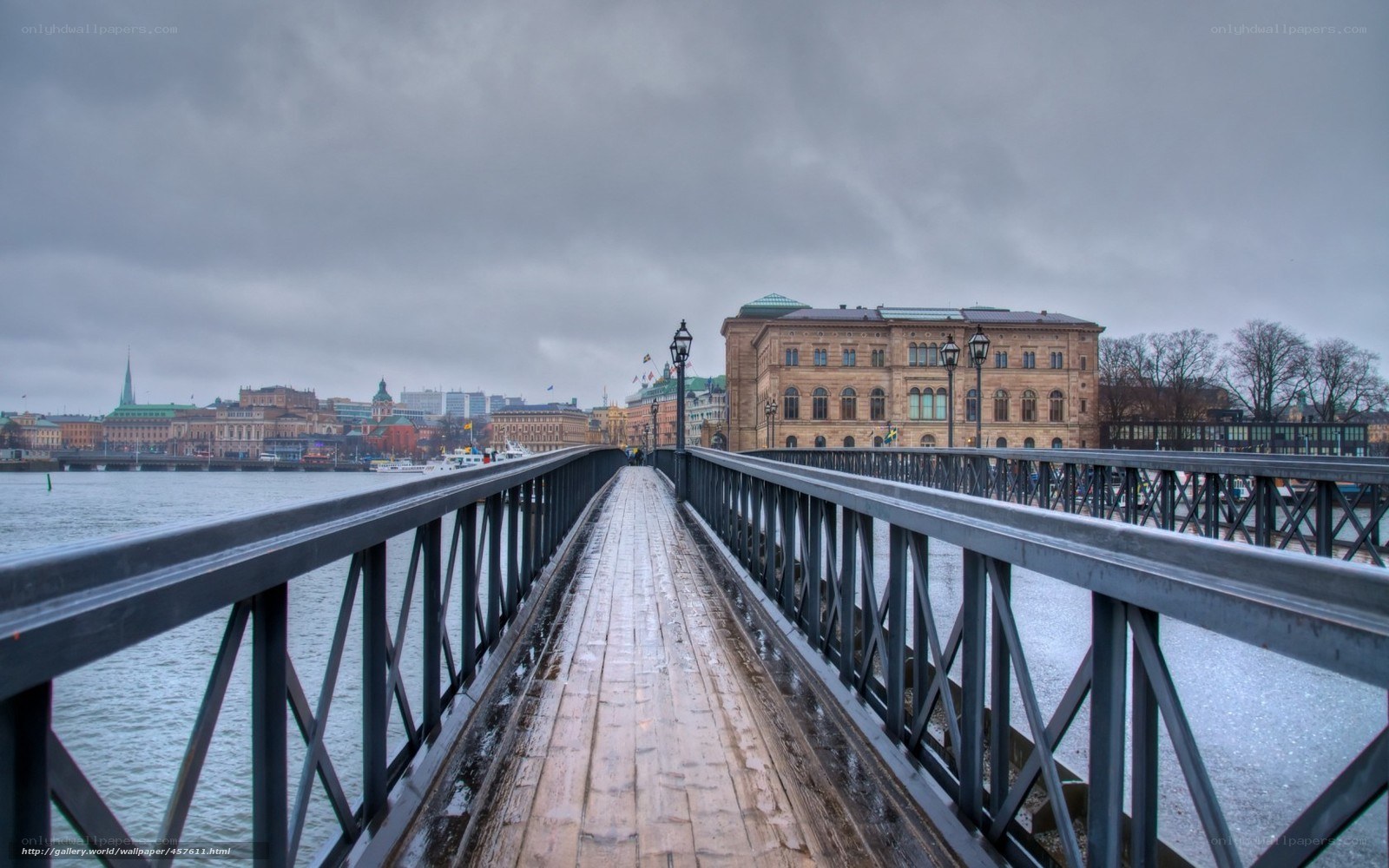 Bridge to Royal Opera House