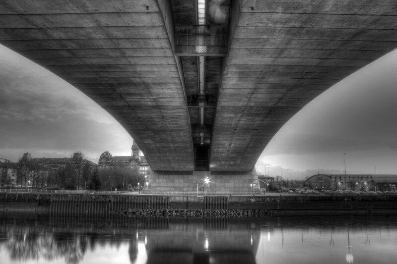 Bridge Underpass View — Black