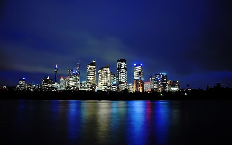 Brisbane Skyline at Night — Blue