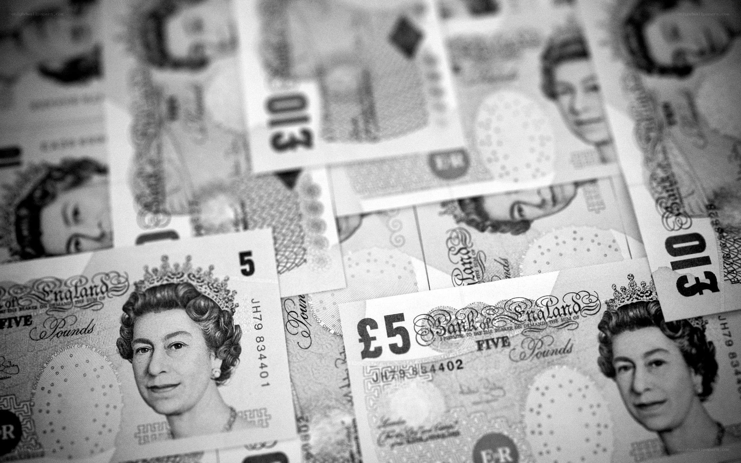 British five-pound banknotes