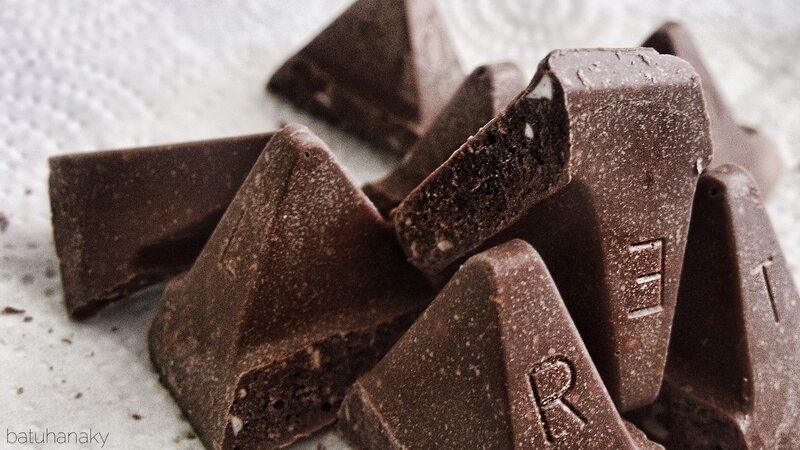 Broken Chocolate Pieces — Brown, Neutral