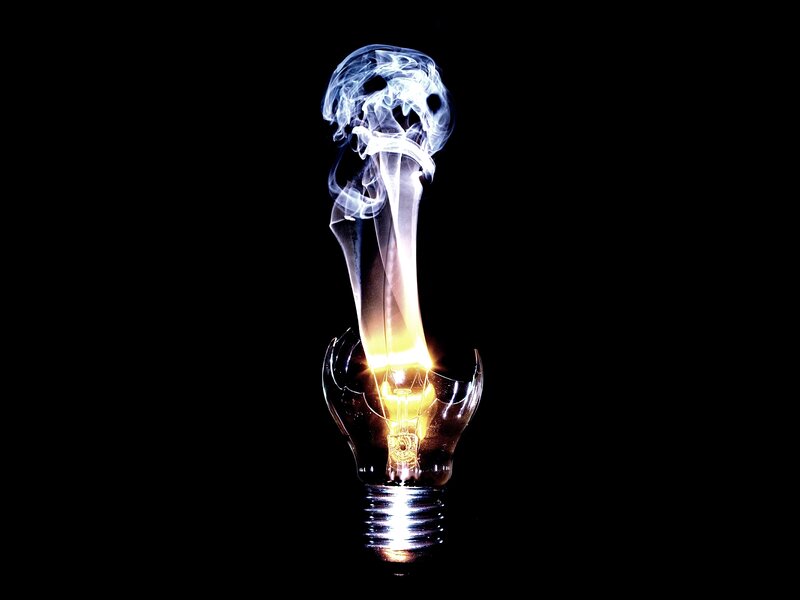 Broken Light Bulb with Smoke — Black