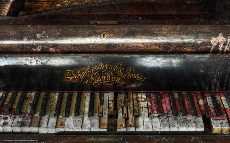 Broken Piano Keys — Black
