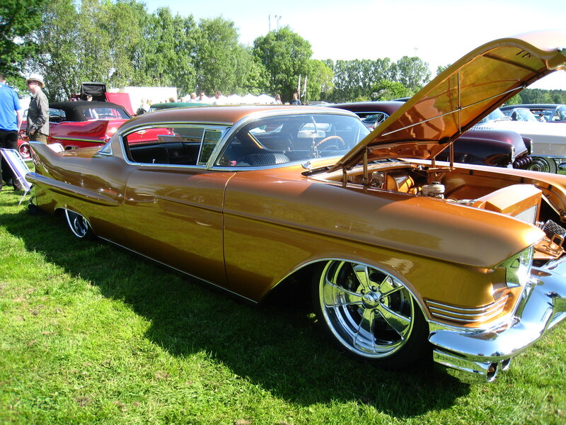 Bronze Classic Car — Brown, Outdoor