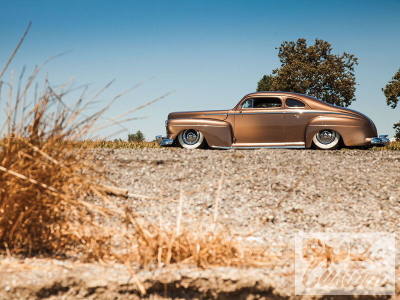 Bronze Classic Car — Brown, Serene