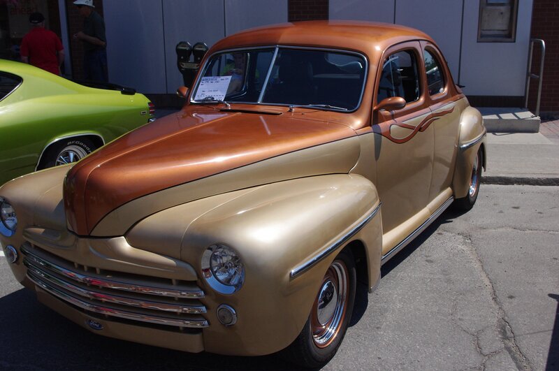 Bronze Classic Car — Outdoor