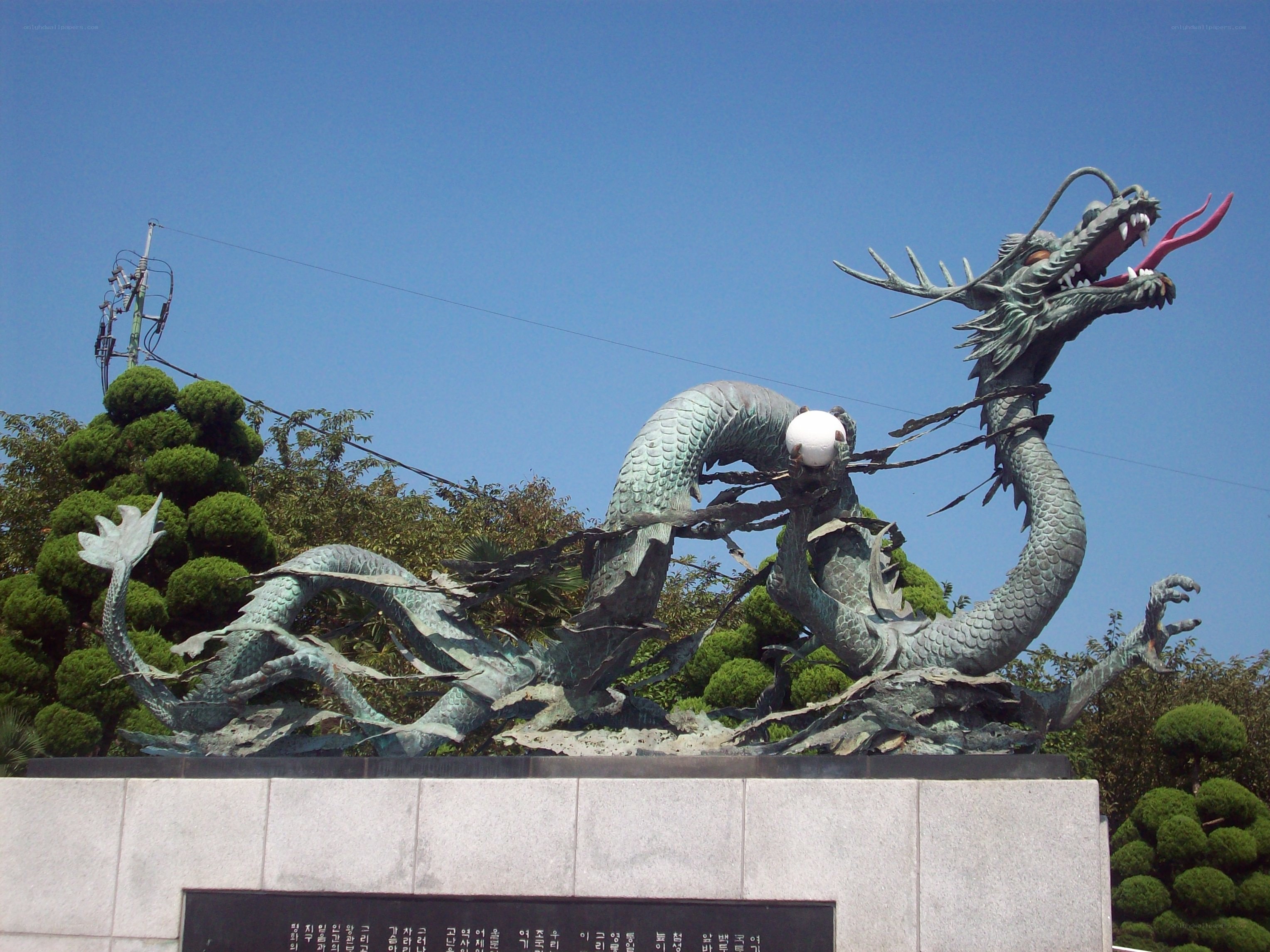 Bronze dragon statue with pearl