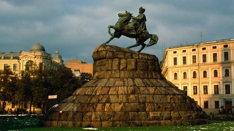 Bronze equestrian statue in city