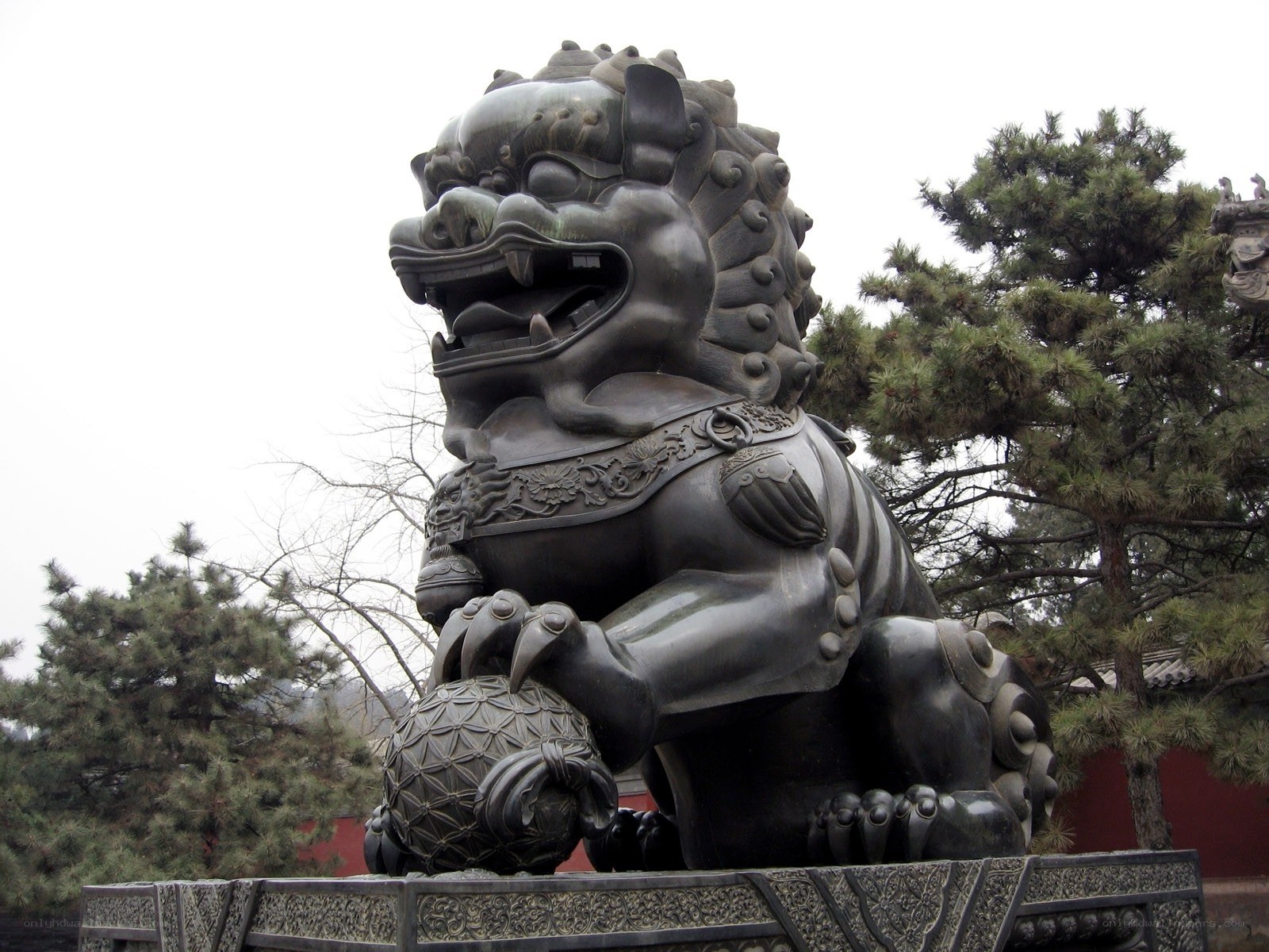 bronze guardian lion statue