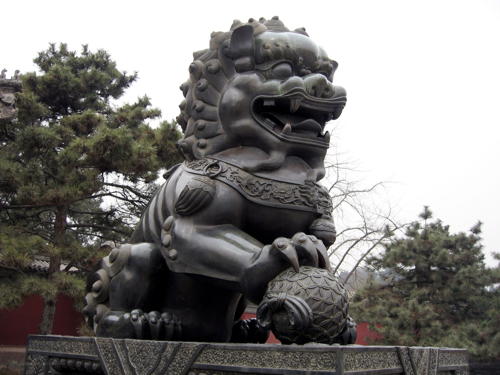 Bronze guardian lion statue