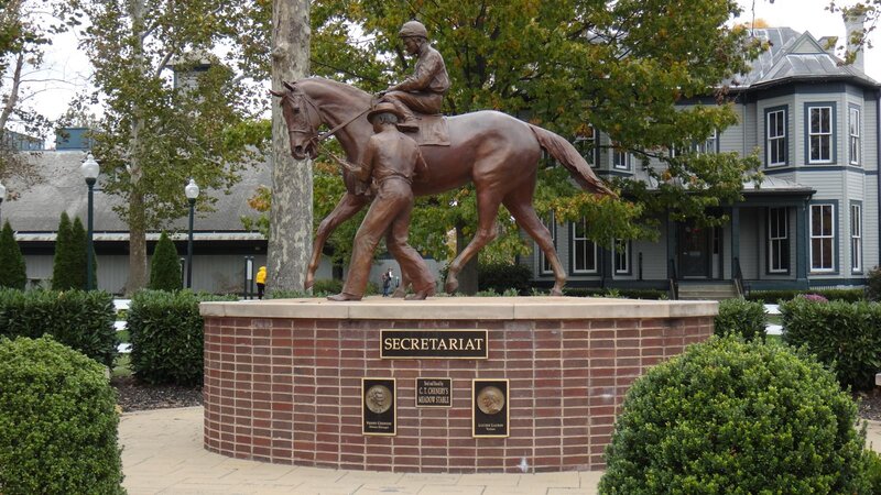 Bronze Horse Statue — Brown, Serene
