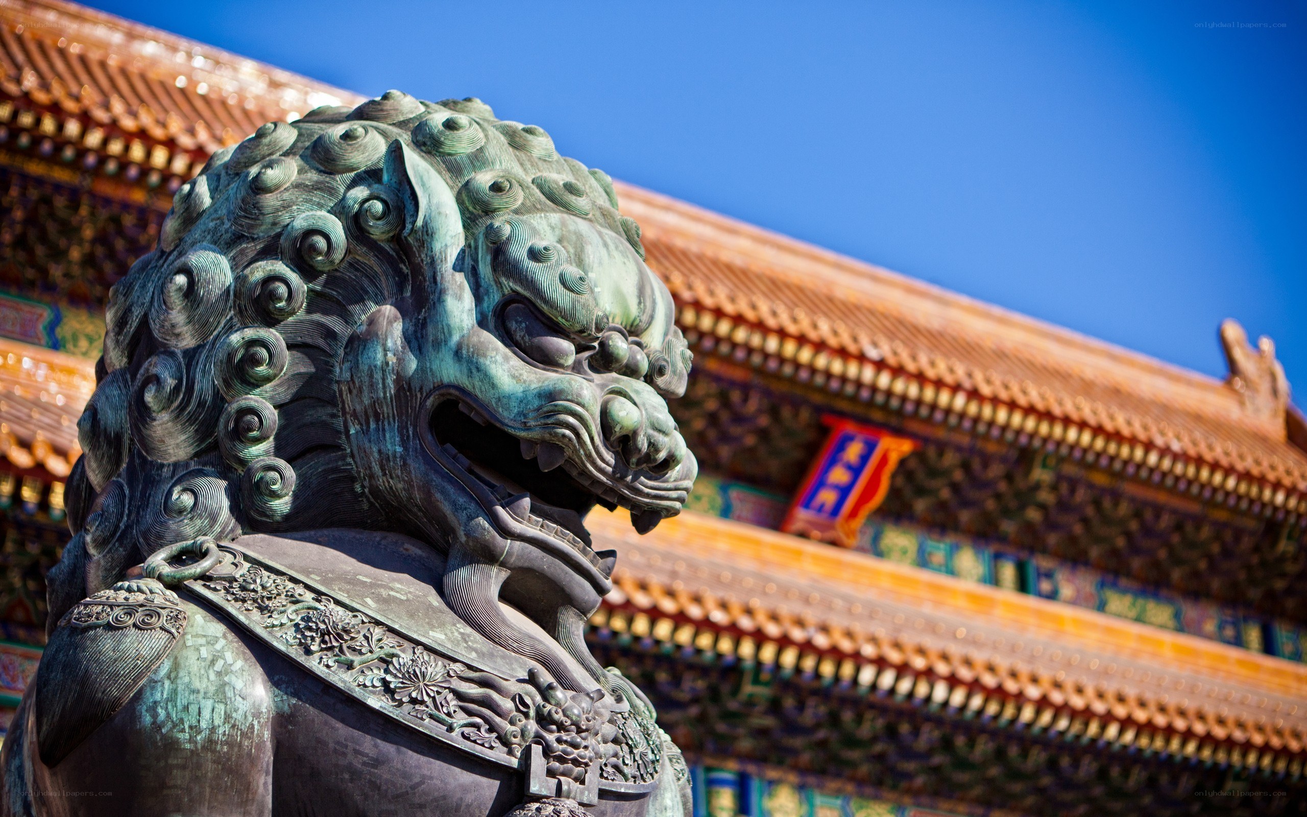 Bronze lion statue at palace