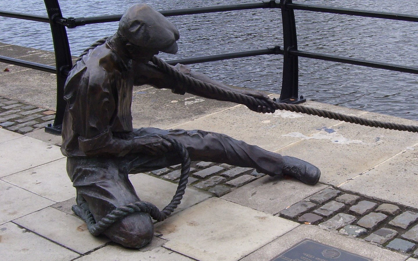 bronze statue of dockworker