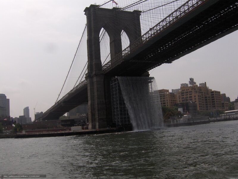 Brooklyn Bridge waterfall installation