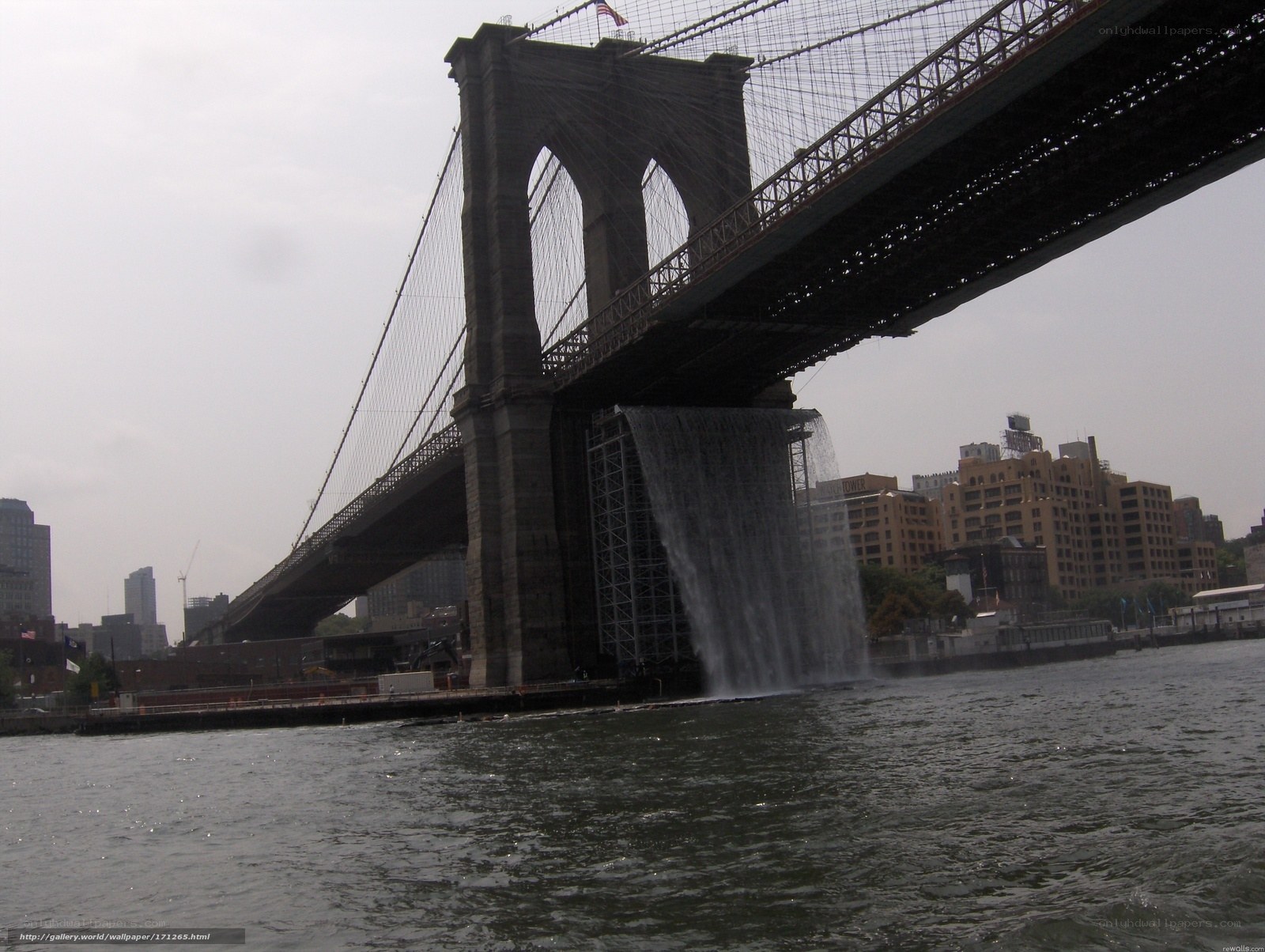 Brooklyn Bridge waterfall installation