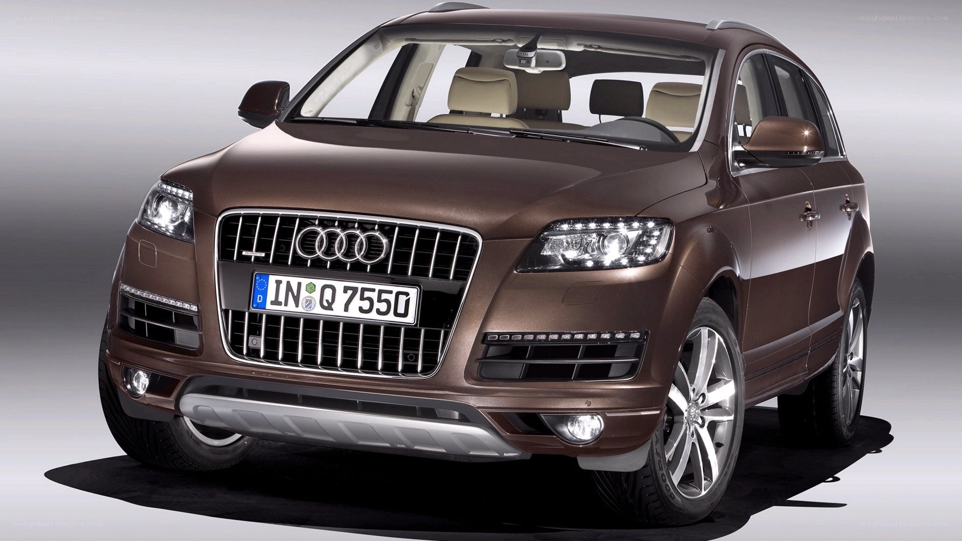 Brown Audi Q7 SUV