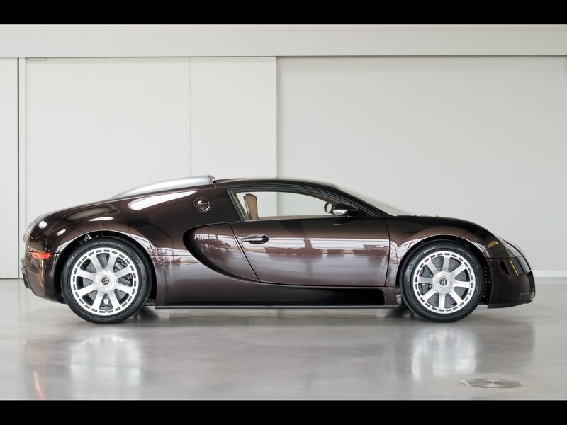 Brown Bugatti Veyron