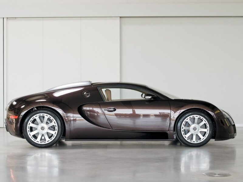 Brown Bugatti Veyron