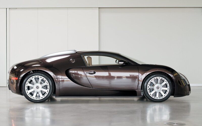 Brown Bugatti Veyron