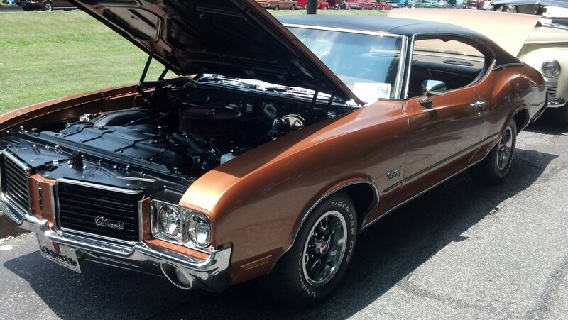 Brown Classic Car — Bronze