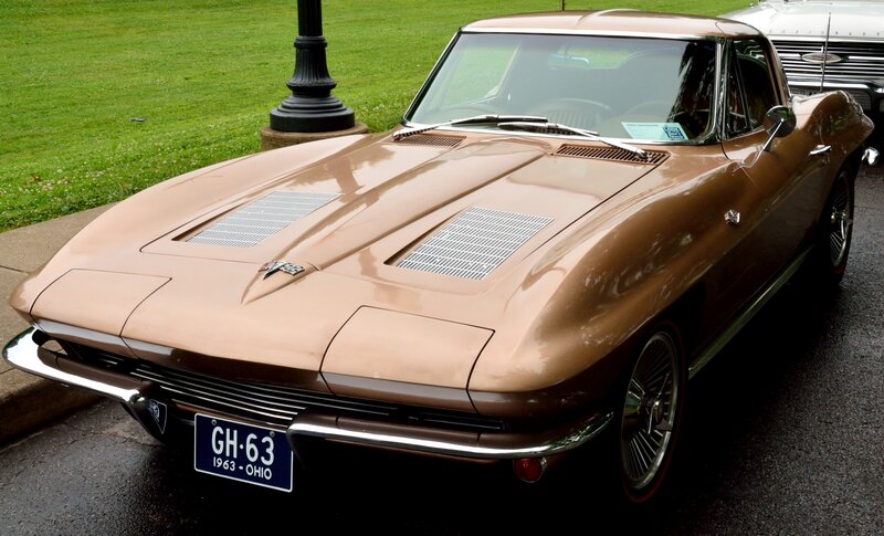 Brown Classic Car — Calm, Photograph