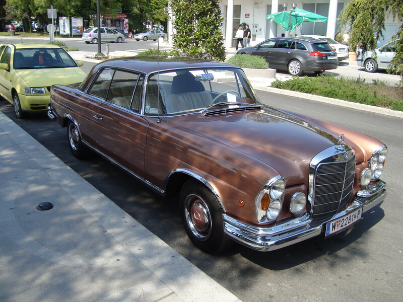 Brown classic Mercedes-Benz coupe