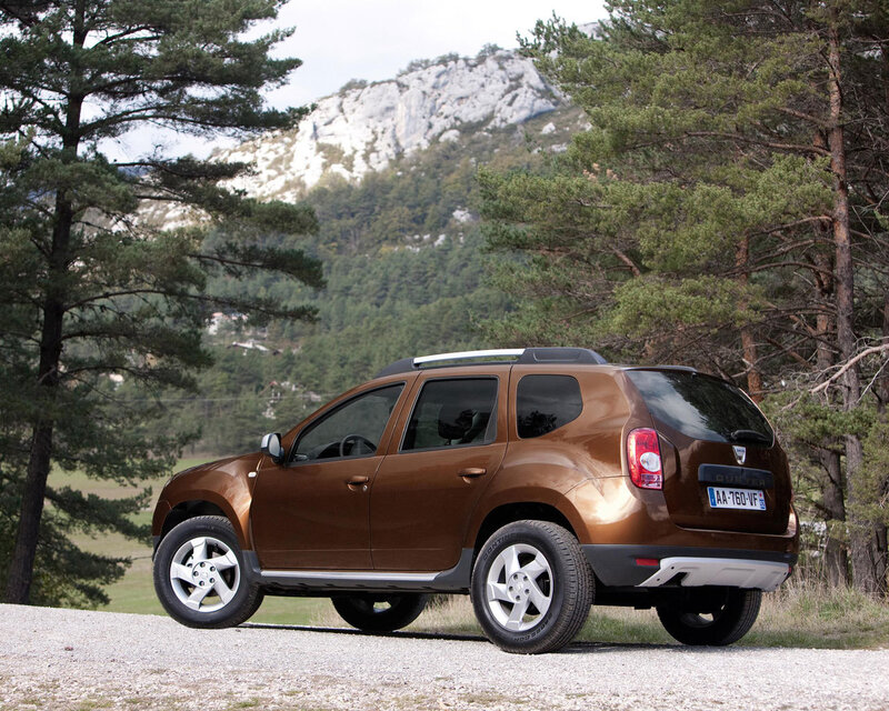 Brown Dacia Duster Suv — Natural