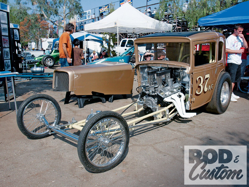 Brown Hot Rod Car — Outdoor