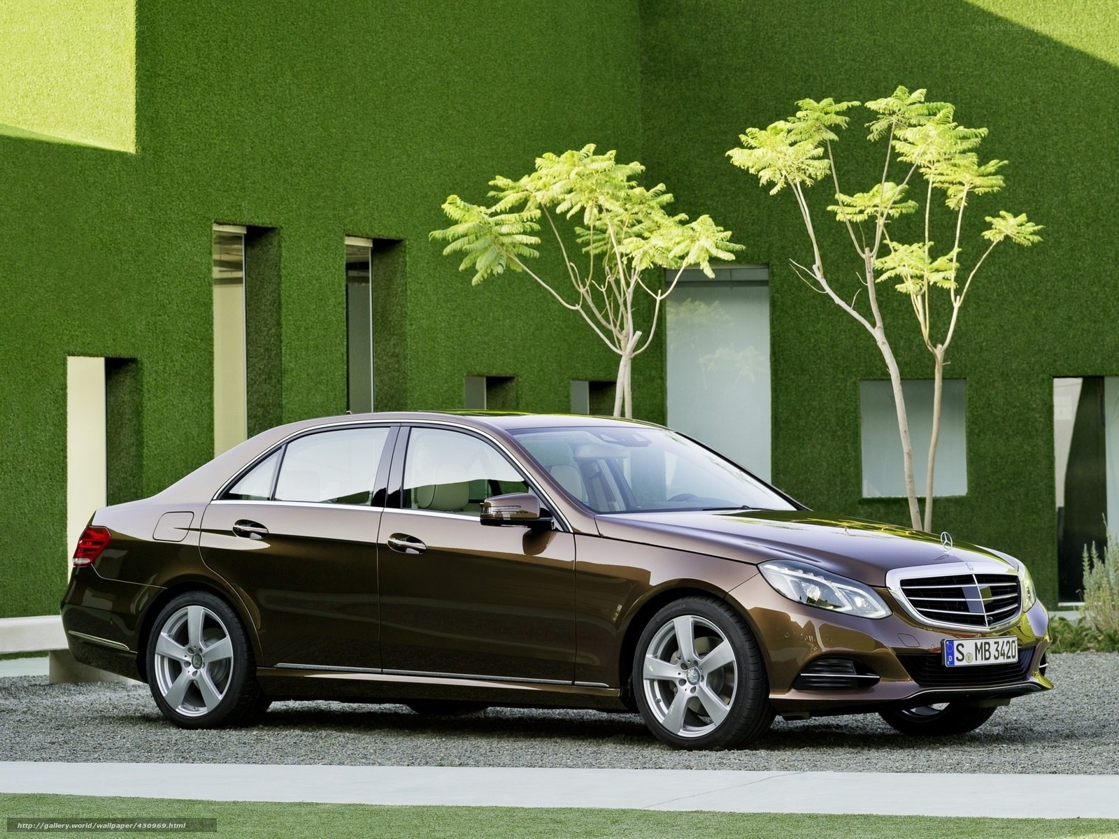 Brown Mercedes-Benz E-Class