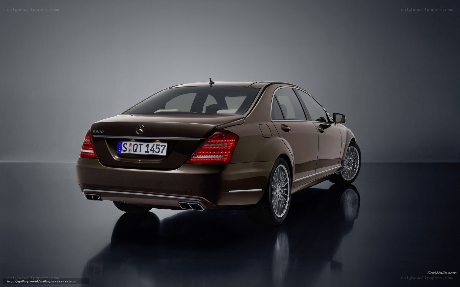 Brown Mercedes-Benz S500