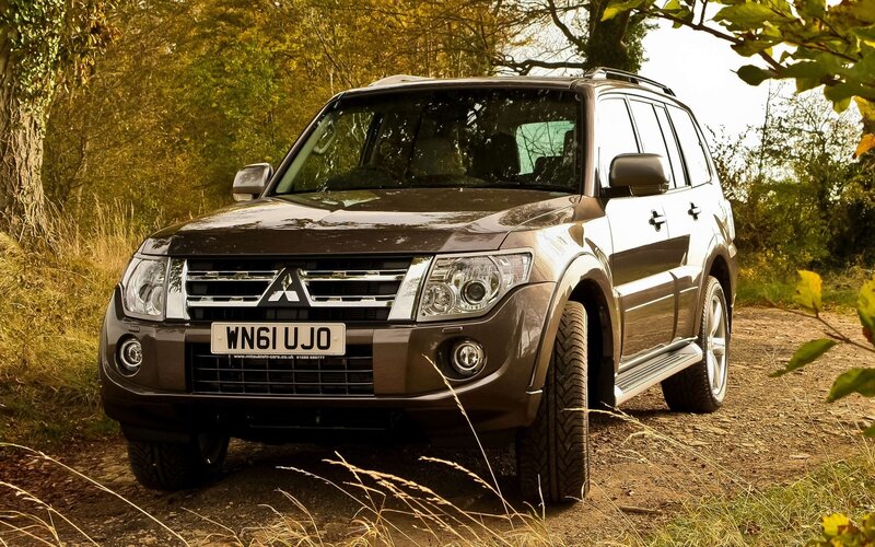 Brown Mitsubishi Suv — Natural, Autumn