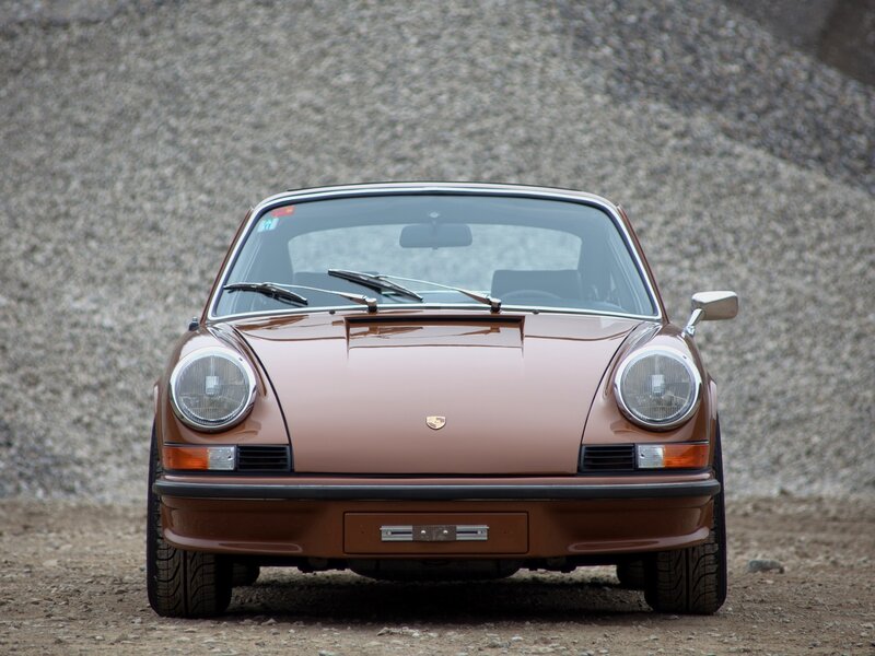 Brown Porsche 911 front view