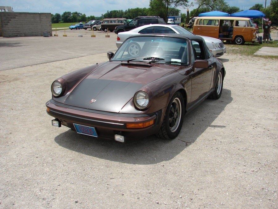 Brown Porsche 911 Targa