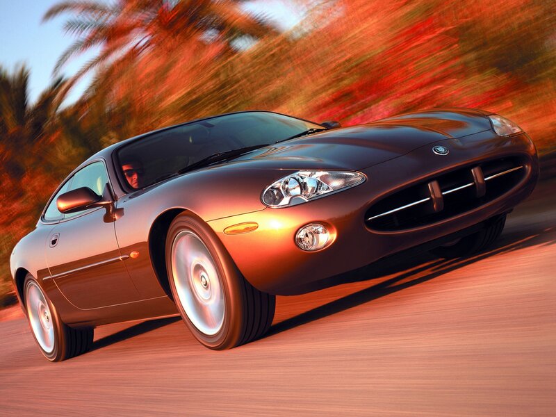 Brown Sports Car — Dynamic