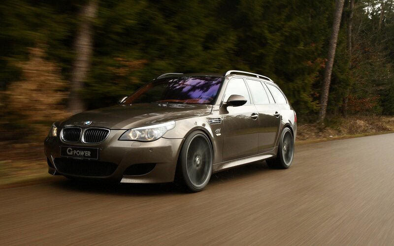Brown Station Wagon — Dynamic, Autumn