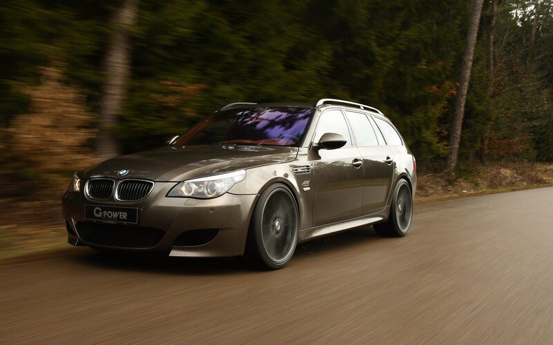 Brown Station Wagon — Dynamic