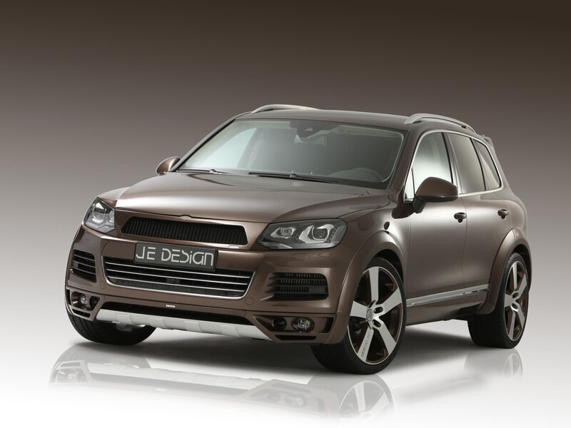 brown SUV with JE DESIGN badge