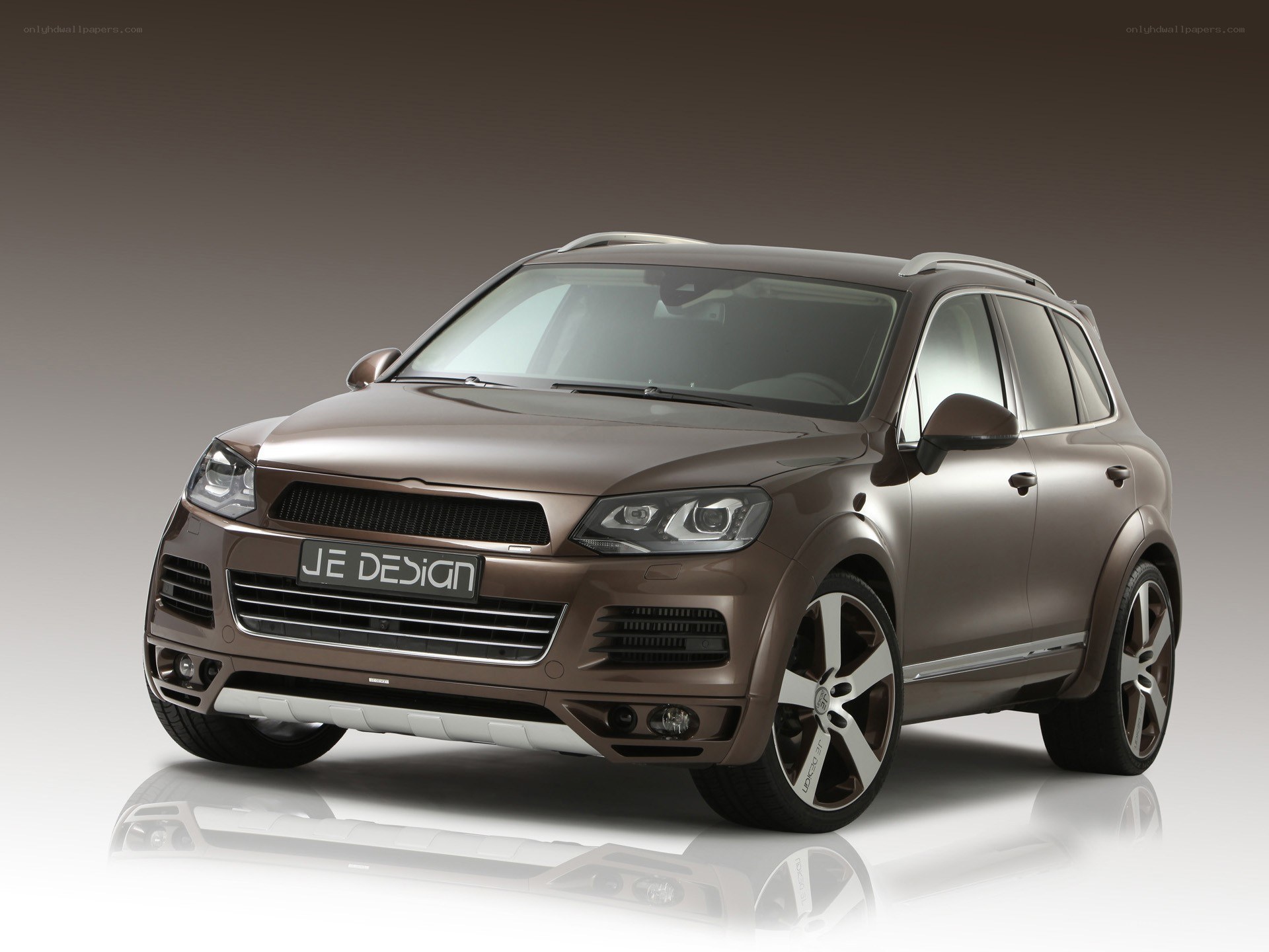 brown SUV with JE DESIGN badge