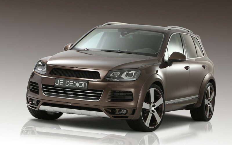 brown SUV with JE DESIGN badge
