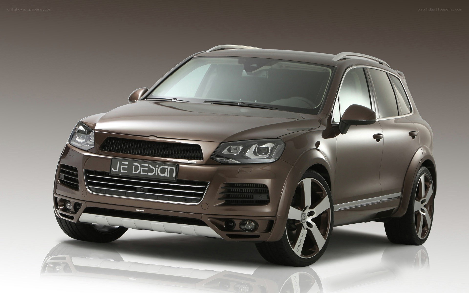 brown SUV with JE DESIGN badge