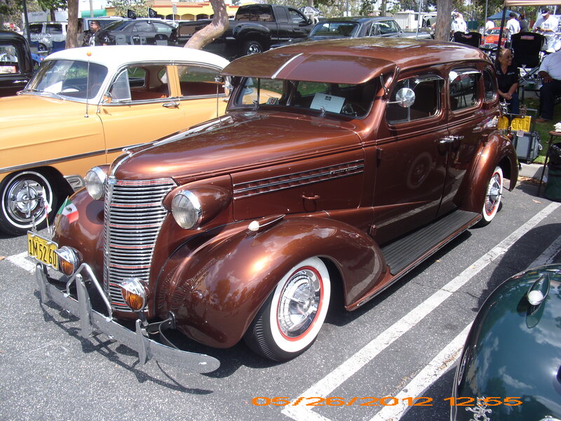 Brown Vintage Car — Calm, Afternoon