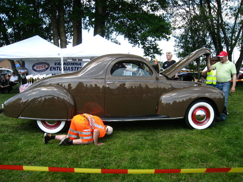 Brown Vintage Car — Green, Outdoor