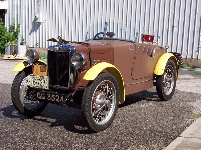 Brown Vintage Car — Neutral