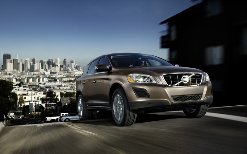 Brown Volvo Suv — Dynamic