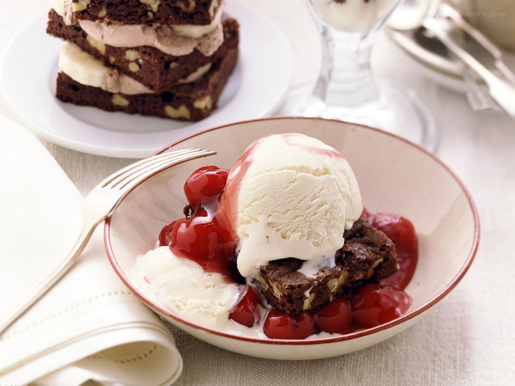 Brownie dessert with ice cream